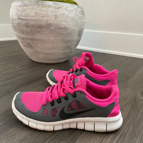 Nike Sneakers. Kids size 5. Pre-owned - Picture 4 of 5